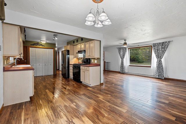 3608 Menasha AVENUE, Manitowoc, WI 54220