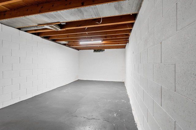 3608 Menasha AVENUE, Manitowoc, WI 54220