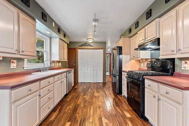 3608 Menasha AVENUE, Manitowoc, WI 54220