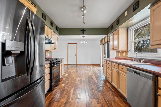 3608 Menasha AVENUE, Manitowoc, WI 54220