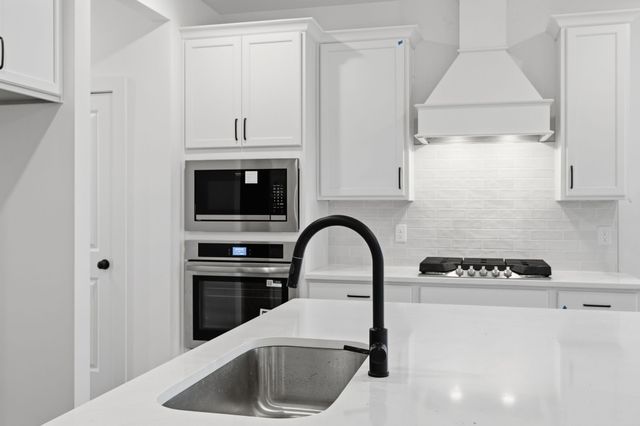 1410 Charles Dr, Chapel Hill, TN 37034