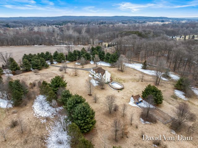 6675 Riverside Lane, Middleville, MI 49333