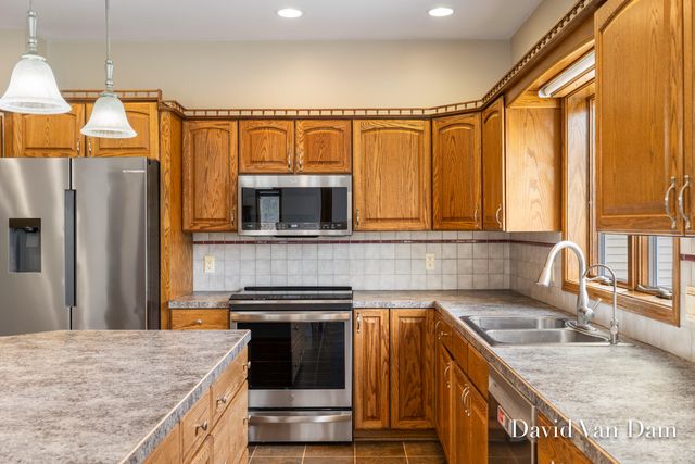 6675 Riverside Lane, Middleville, MI 49333