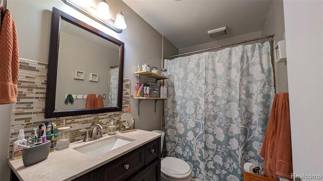 6085 Westdale Drive, Grand Blanc, MI 48439