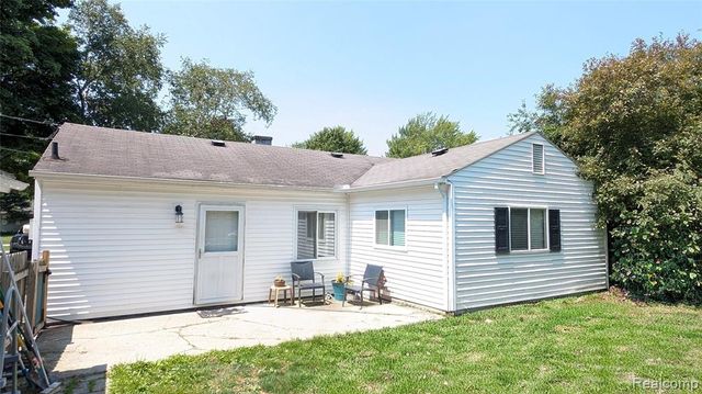 6085 Westdale Drive, Grand Blanc, MI 48439