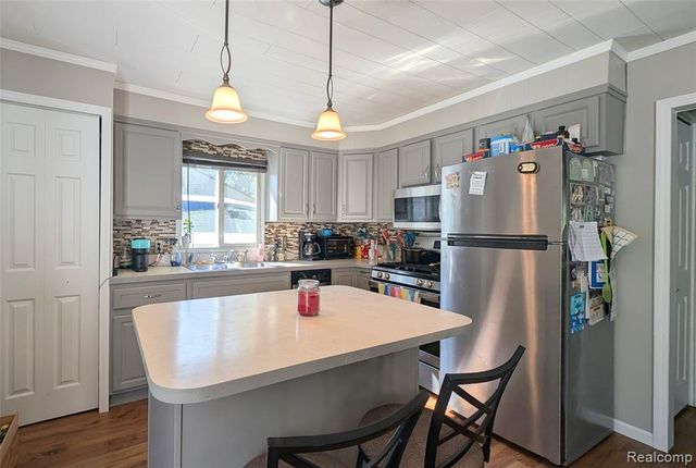 6085 Westdale Drive, Grand Blanc, MI 48439