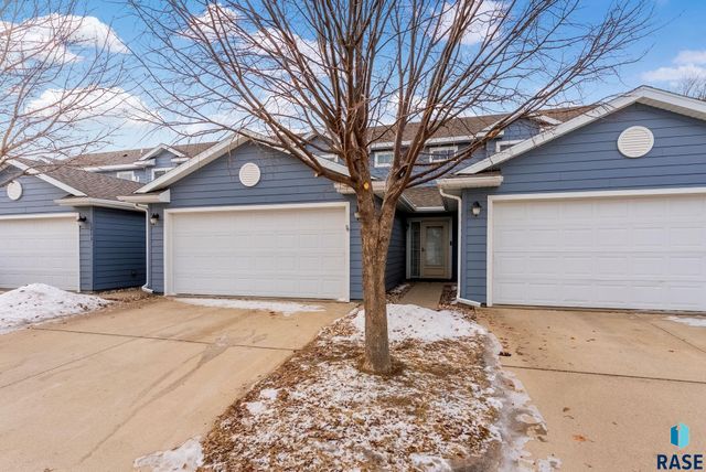 1213 N Pekin Pl Place, Sioux Falls, SD 57107