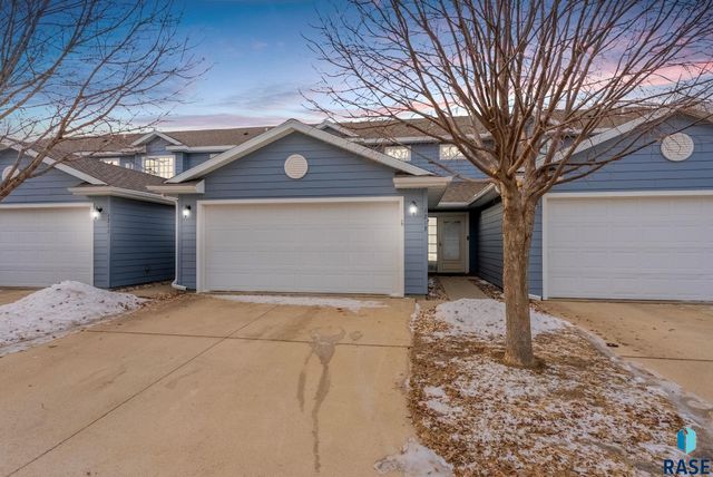 1213 N Pekin Pl Place, Sioux Falls, SD 57107