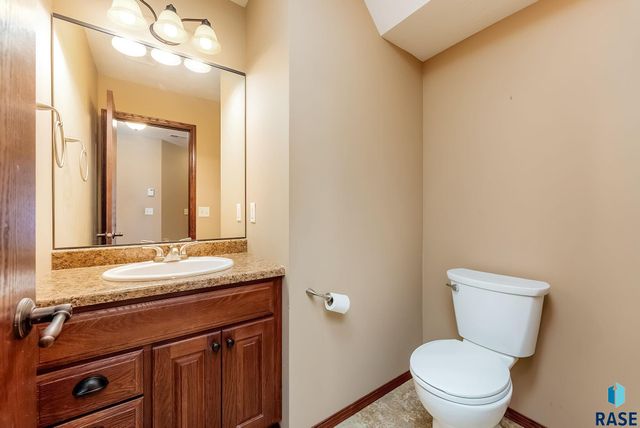 1213 N Pekin Pl Place, Sioux Falls, SD 57107