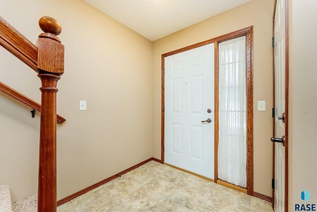 1213 N Pekin Pl Place, Sioux Falls, SD 57107