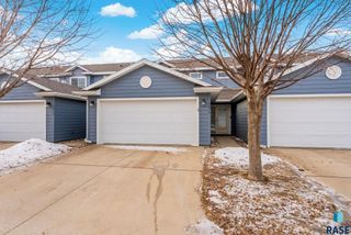 1213 N Pekin Pl Place, Sioux Falls, SD 57107