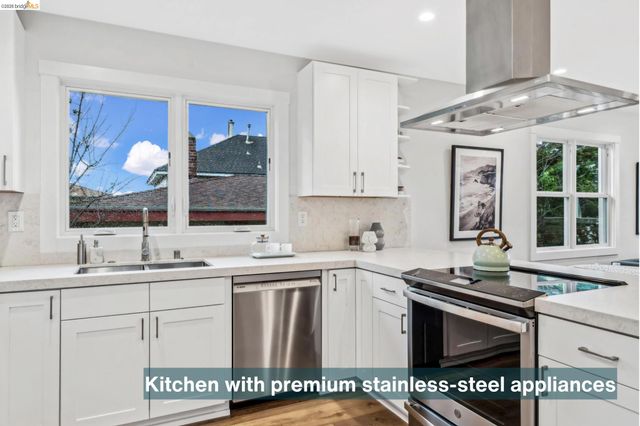 667 Alcatraz Ave, Oakland, CA 94609