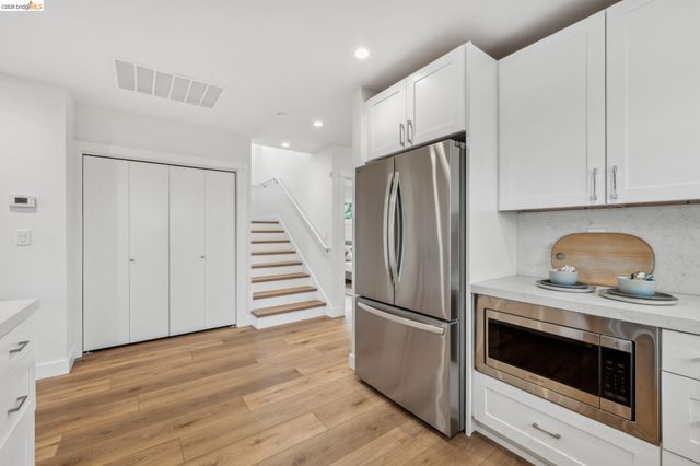 667 Alcatraz Ave, Oakland, CA 94609