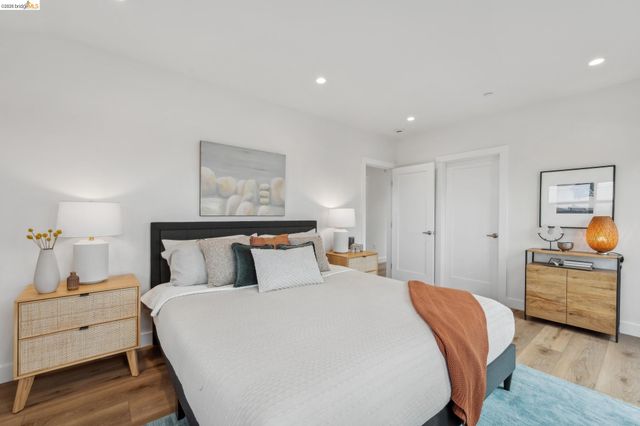 667 Alcatraz Ave, Oakland, CA 94609