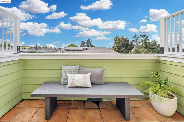 667 Alcatraz Ave, Oakland, CA 94609