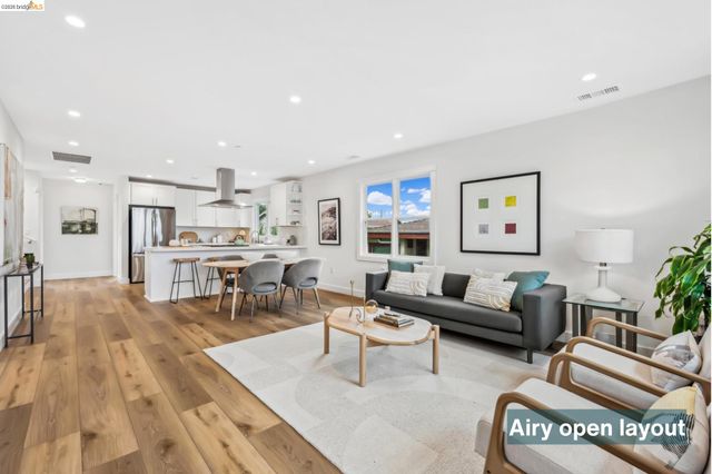 667 Alcatraz Ave, Oakland, CA 94609