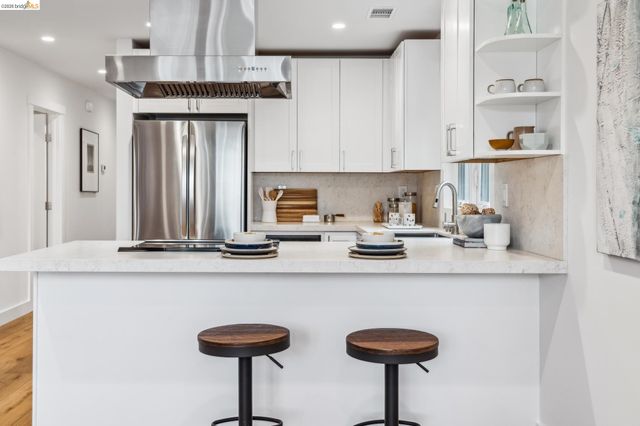 667 Alcatraz Ave, Oakland, CA 94609