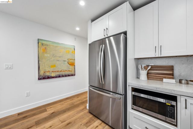 667 Alcatraz Ave, Oakland, CA 94609