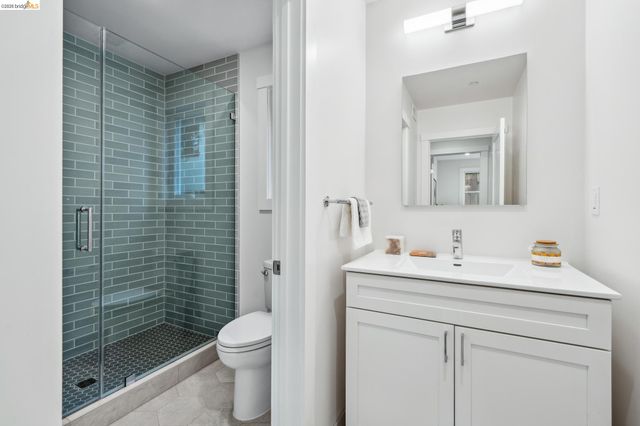 667 Alcatraz Ave, Oakland, CA 94609