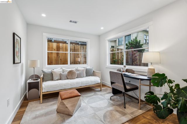 667 Alcatraz Ave, Oakland, CA 94609