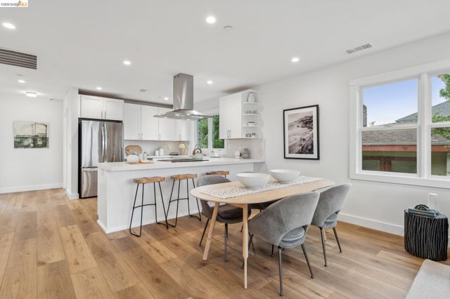 667 Alcatraz Ave, Oakland, CA 94609