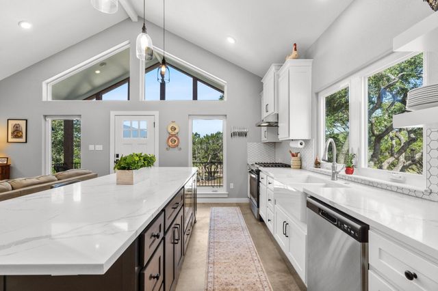 631 Lakeside DR, Wimberley, TX 78676
