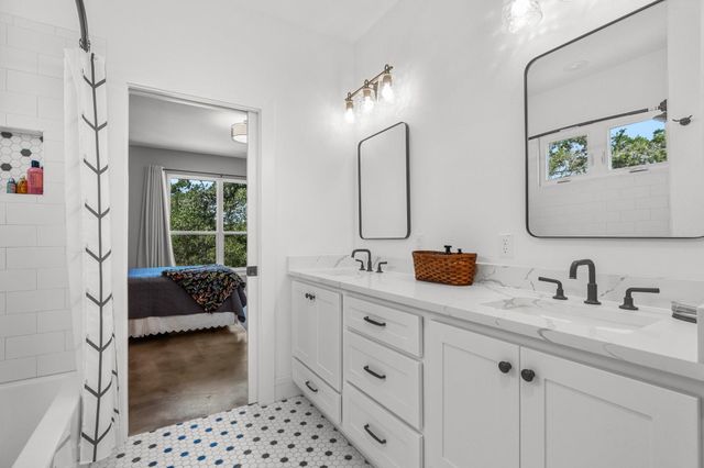 631 Lakeside DR, Wimberley, TX 78676
