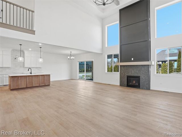 35689 Windridge Drive, New Baltimore, MI 48047