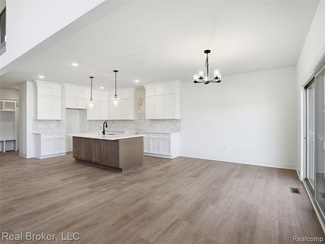 35689 Windridge Drive, New Baltimore, MI 48047