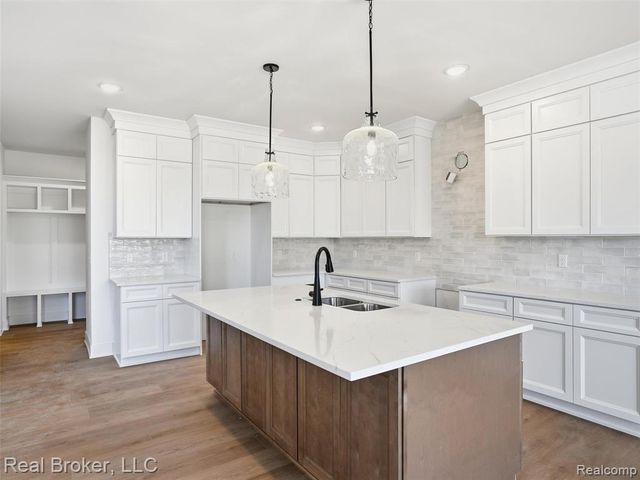 35689 Windridge Drive, New Baltimore, MI 48047