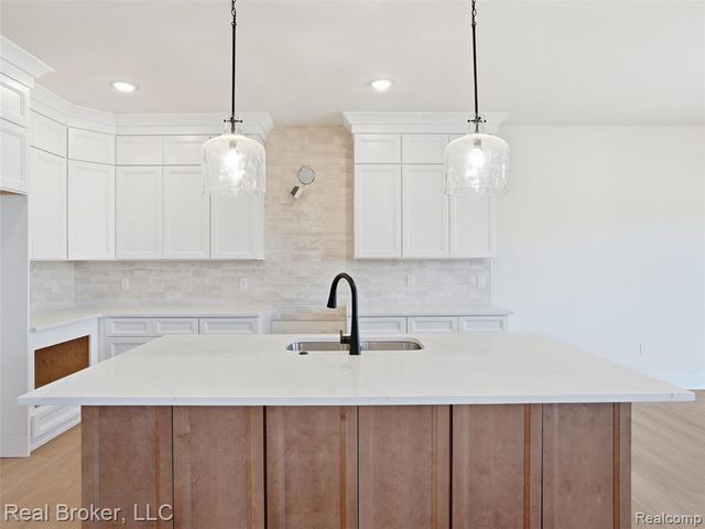 35689 Windridge Drive, New Baltimore, MI 48047