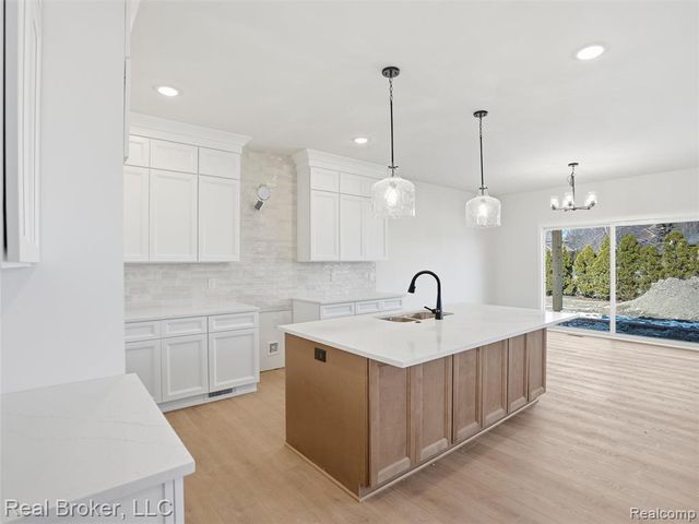 35689 Windridge Drive, New Baltimore, MI 48047