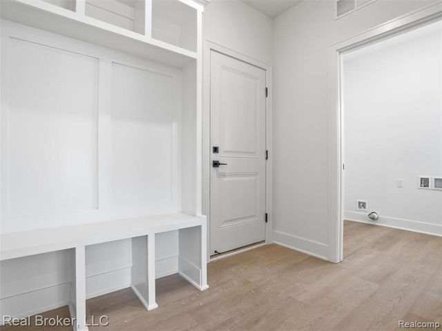 35689 Windridge Drive, New Baltimore, MI 48047