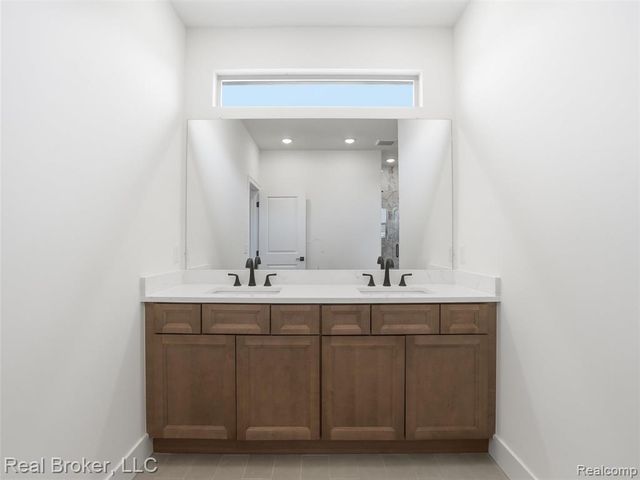35689 Windridge Drive, New Baltimore, MI 48047