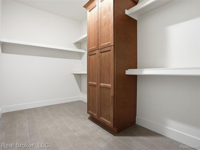 35689 Windridge Drive, New Baltimore, MI 48047