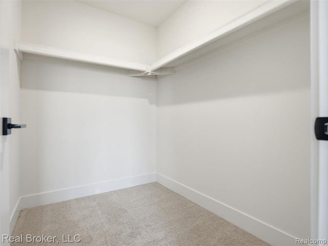 35689 Windridge Drive, New Baltimore, MI 48047