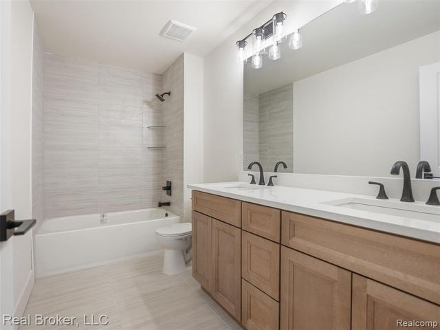 35689 Windridge Drive, New Baltimore, MI 48047