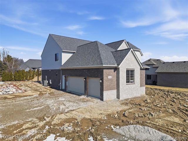 35689 Windridge Drive, New Baltimore, MI 48047