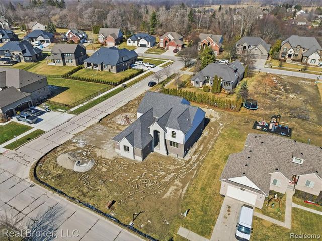 35689 Windridge Drive, New Baltimore, MI 48047
