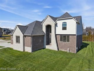 35689 Windridge Drive, New Baltimore, MI 48047