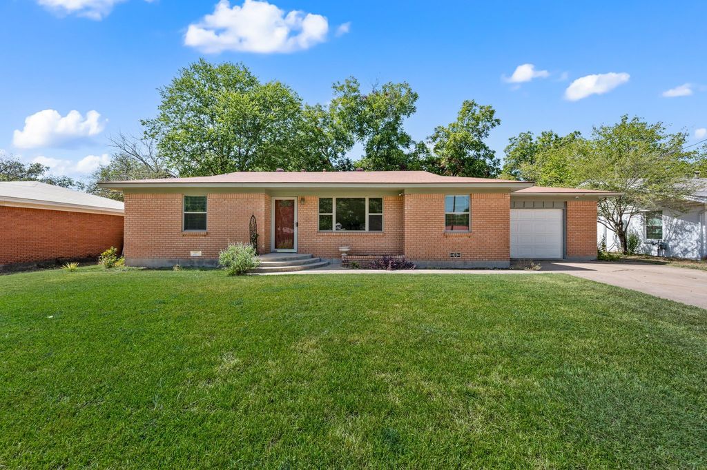 1134 Usher Street, Benbrook, TX 76126 — exterior