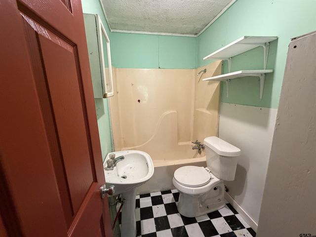800 W 25th Street, Tyler, TX 75702