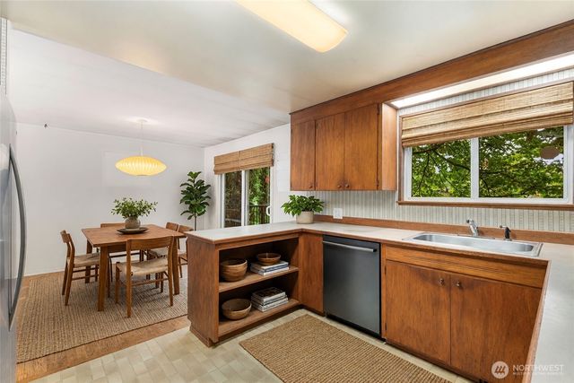 19524 14th Avenue NE, Shoreline, WA 98155