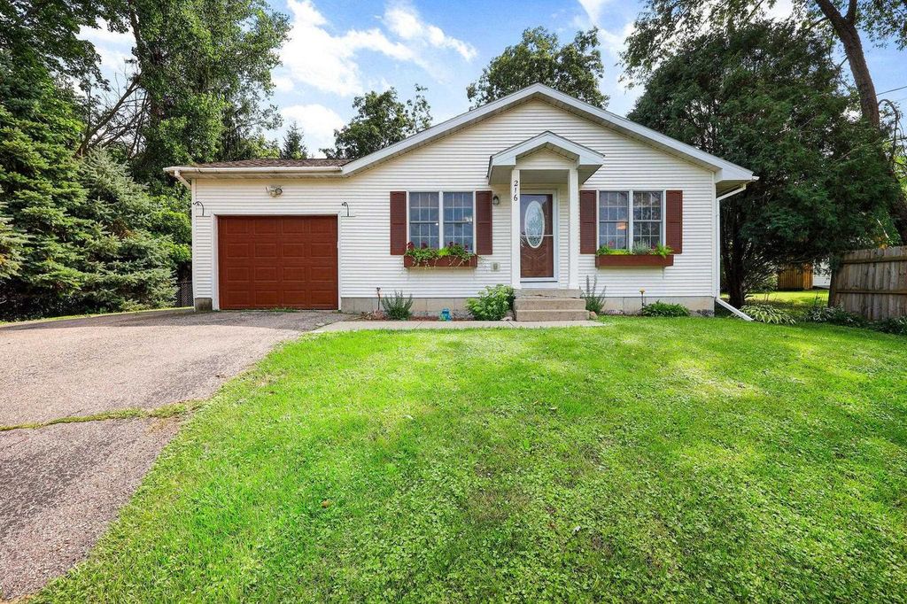 216 Washington Avenue, Baraboo, WI 53913