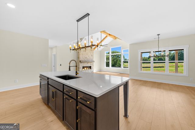 28 South Pointe Drive, Hartwell, GA 30643