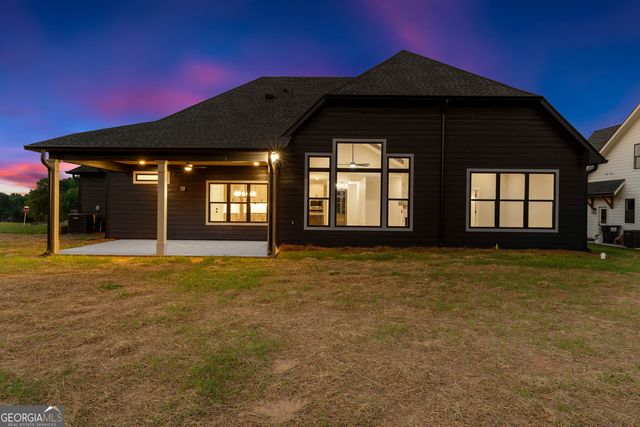 28 South Pointe Drive, Hartwell, GA 30643