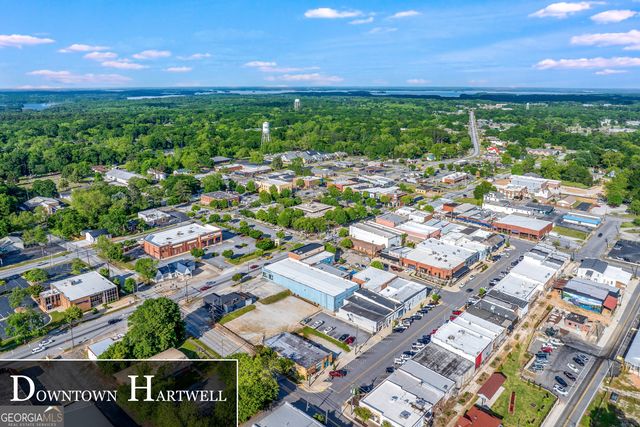 28 South Pointe Drive, Hartwell, GA 30643