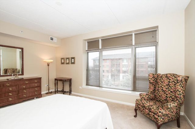 855 E 22nd Street 304, Lombard, IL 60148