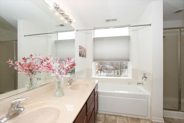 855 E 22nd Street 304, Lombard, IL 60148