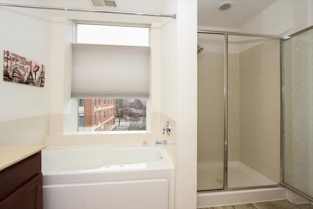 855 E 22nd Street 304, Lombard, IL 60148